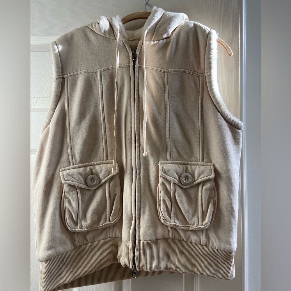 EUC Gap Plush Vest Size Medium
